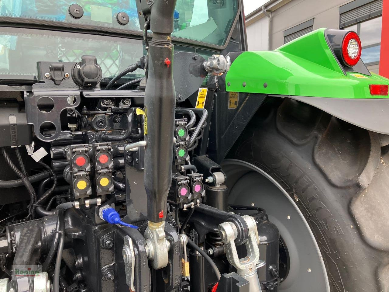 Deutz-Fahr 6125C TTV STAGE V - Traktor: pilt 4 Deutz-Fahr 6125C TTV STAGE V - Traktor: pilt 4