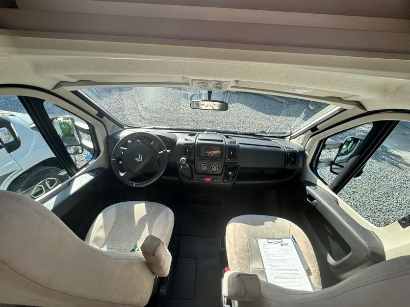 Poolintegreeritud matkaauto CARADO T447 PRO+ , camera, radio, awning, bike holder, LPG, ALU: pilt 6