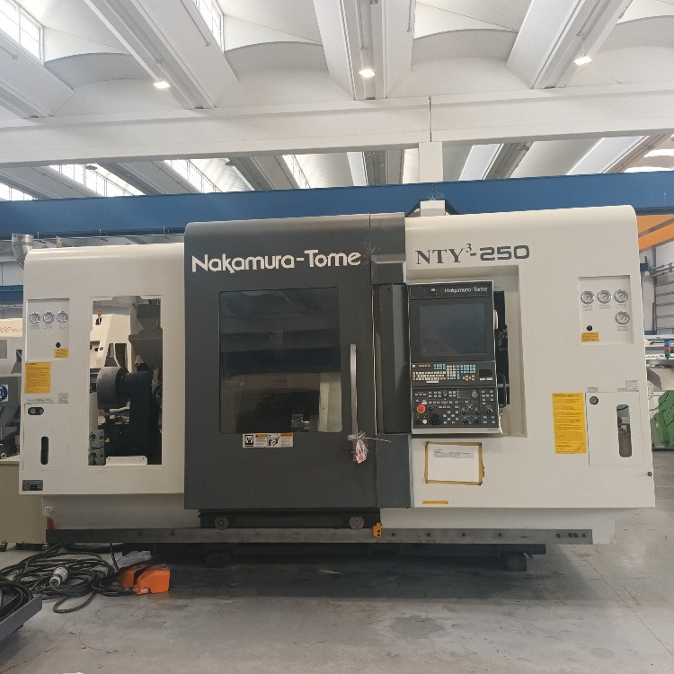 Tornio Cnc a tre torrette Nakamura NTY3-250 - Metallitöötlusmasin: pilt 1 Tornio Cnc a tre torrette Nakamura NTY3-250 - Metallitöötlusmasin: pilt 1