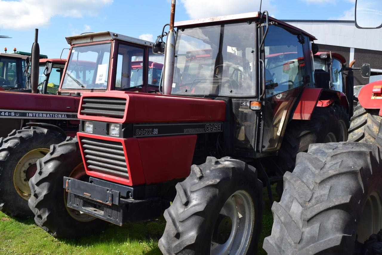 Case-IH 844 XLN - Traktor: pilt 2 Case-IH 844 XLN - Traktor: pilt 2