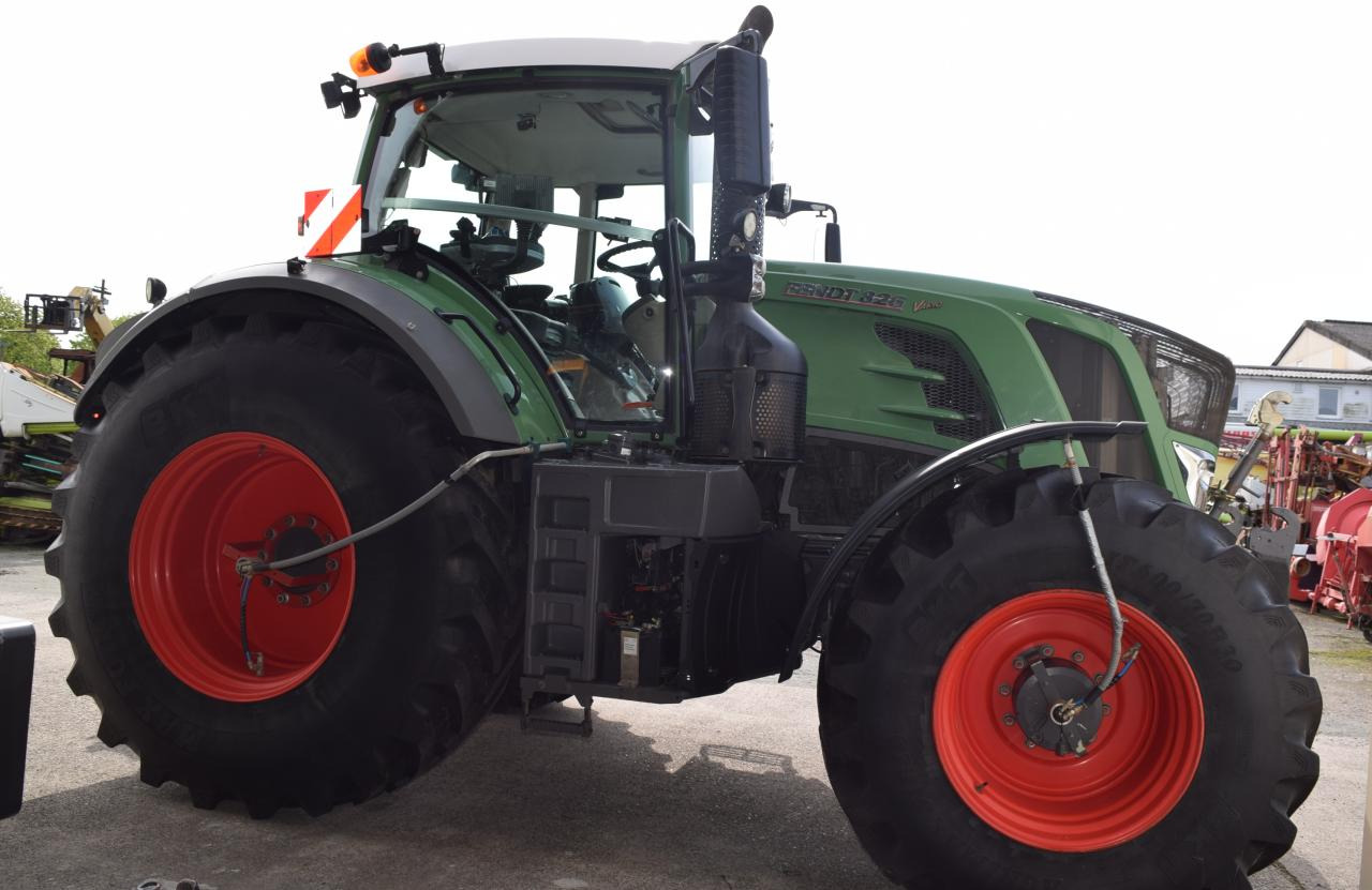 Fendt 826 Vario ProfiPlus, - Traktor: pilt 2 Fendt 826 Vario ProfiPlus, - Traktor: pilt 2