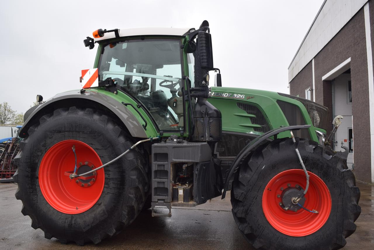 Fendt 826 Vario ProfiPlus - Traktor: pilt 1 Fendt 826 Vario ProfiPlus - Traktor: pilt 1