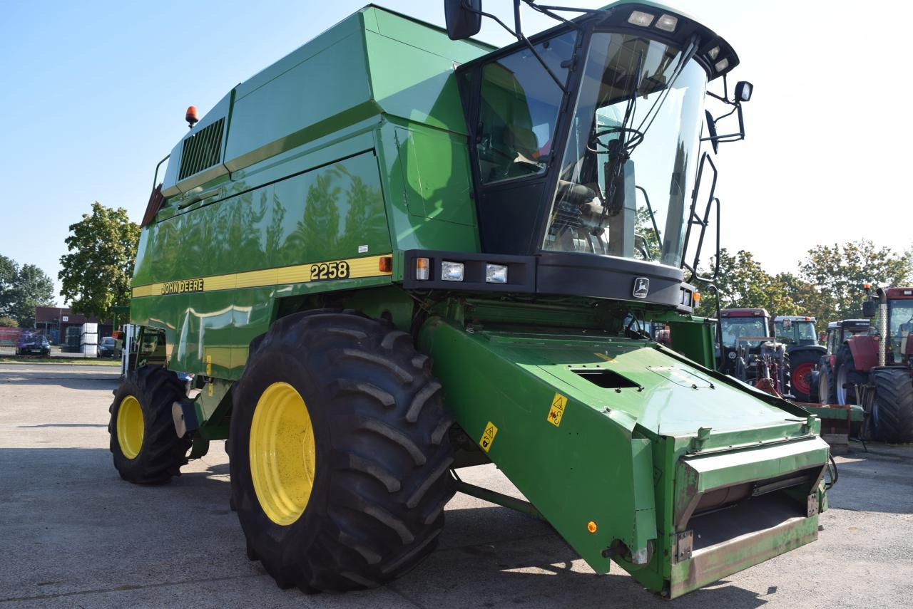 John Deere 2064 - Kombain: pilt 2 John Deere 2064 - Kombain: pilt 2
