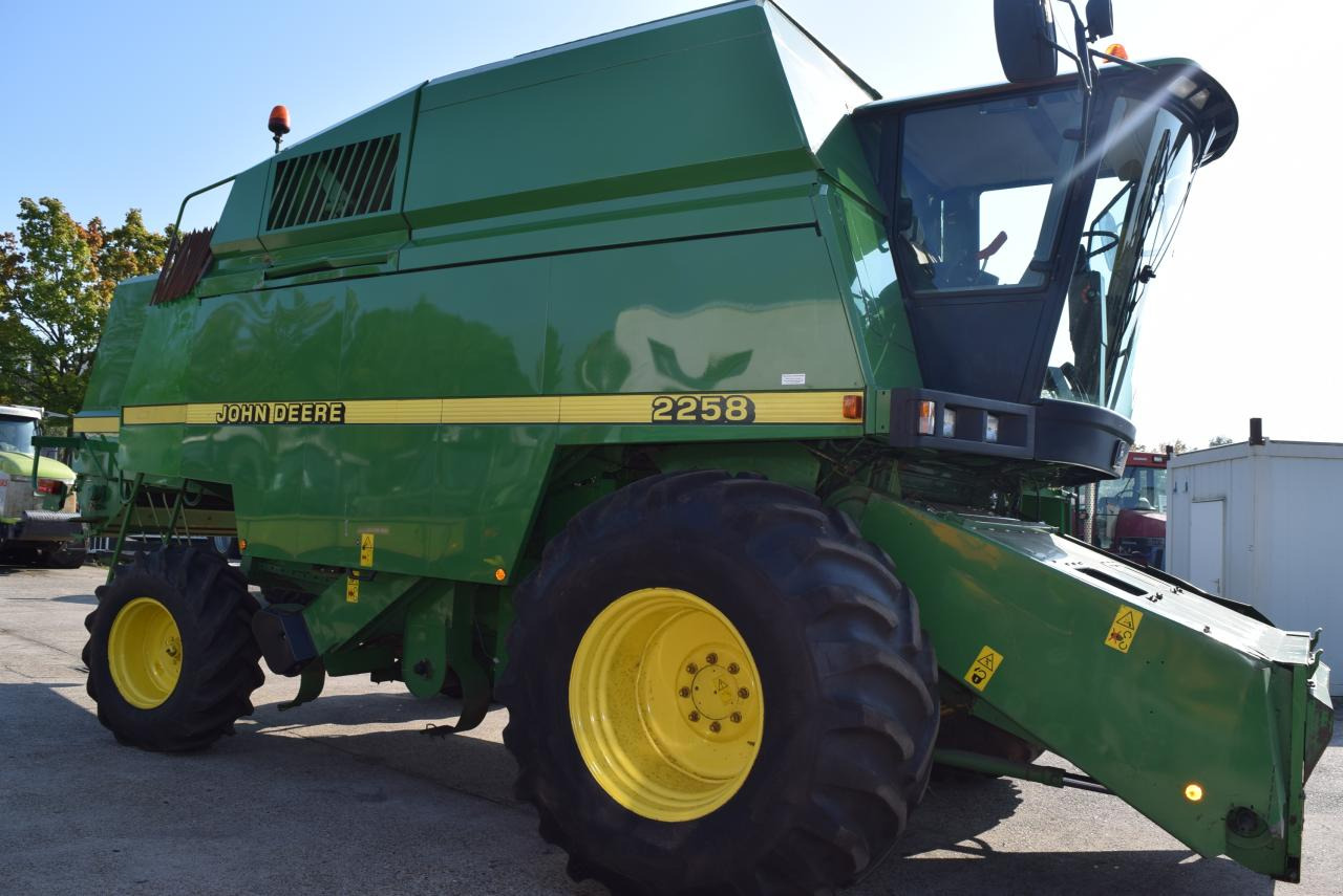John Deere 2064 - Kombain: pilt 4 John Deere 2064 - Kombain: pilt 4