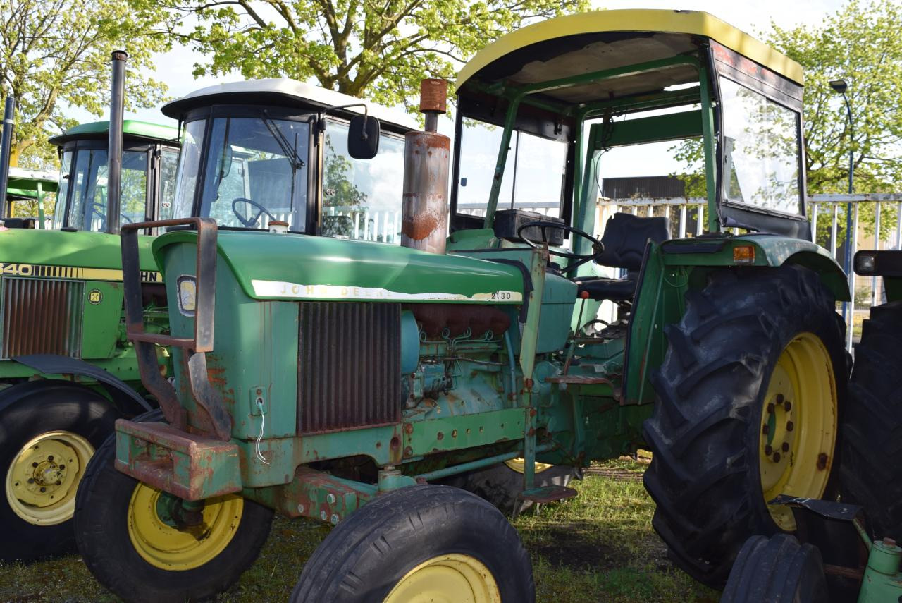 John Deere 2130 - Traktor: pilt 2 John Deere 2130 - Traktor: pilt 2