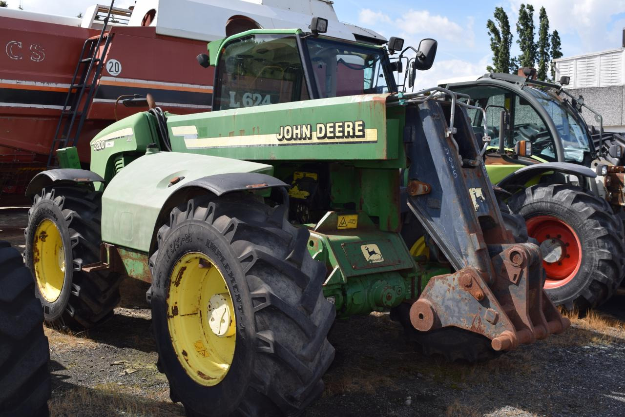 John Deere 3200 - Teleskooplaadur: pilt 2 John Deere 3200 - Teleskooplaadur: pilt 2