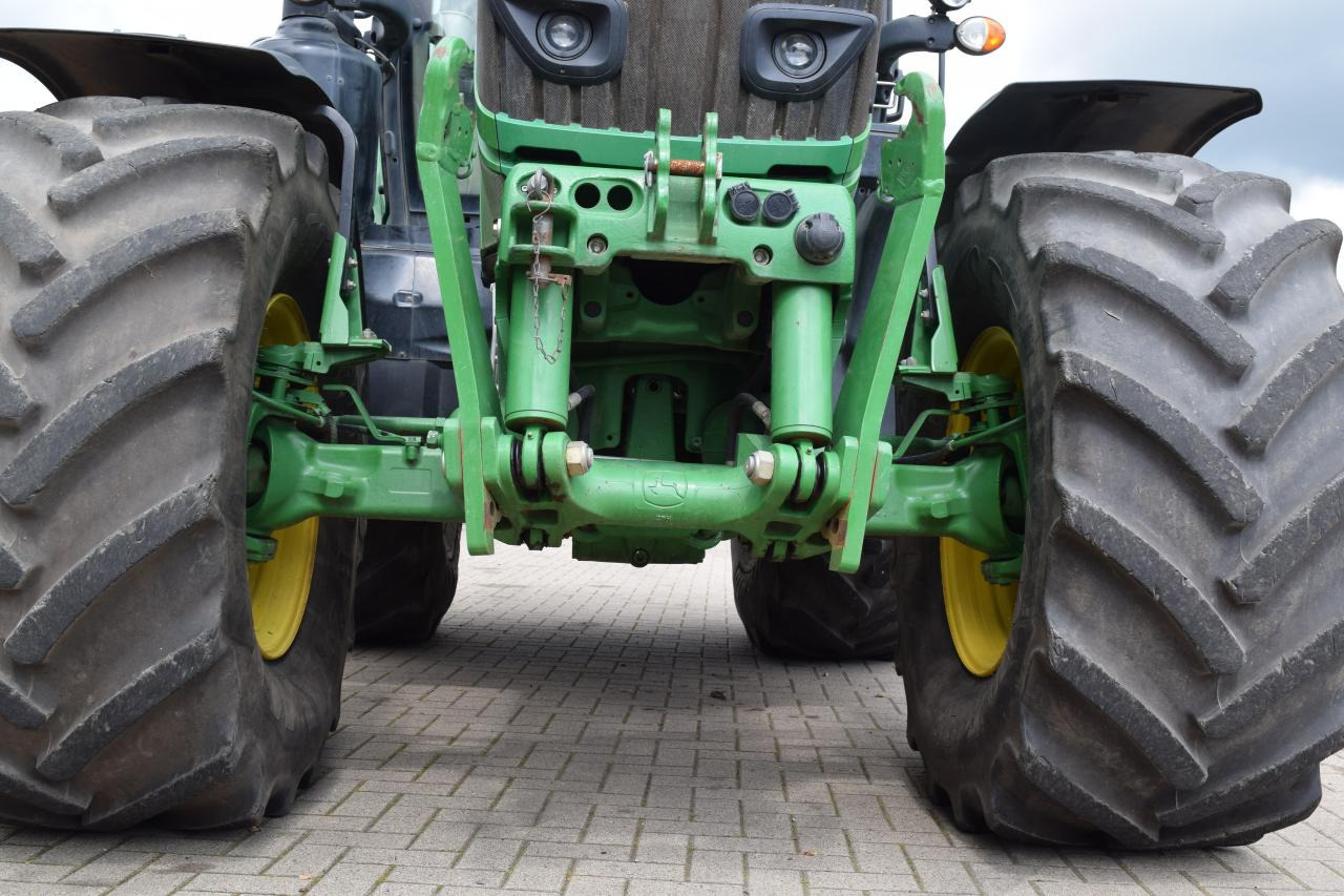 Traktor John Deere 6215 R: pilt 8