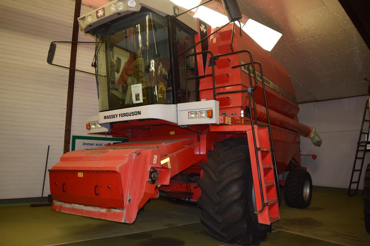 Massey Ferguson MF 40 RS - Kombain: pilt 1 Massey Ferguson MF 40 RS - Kombain: pilt 1