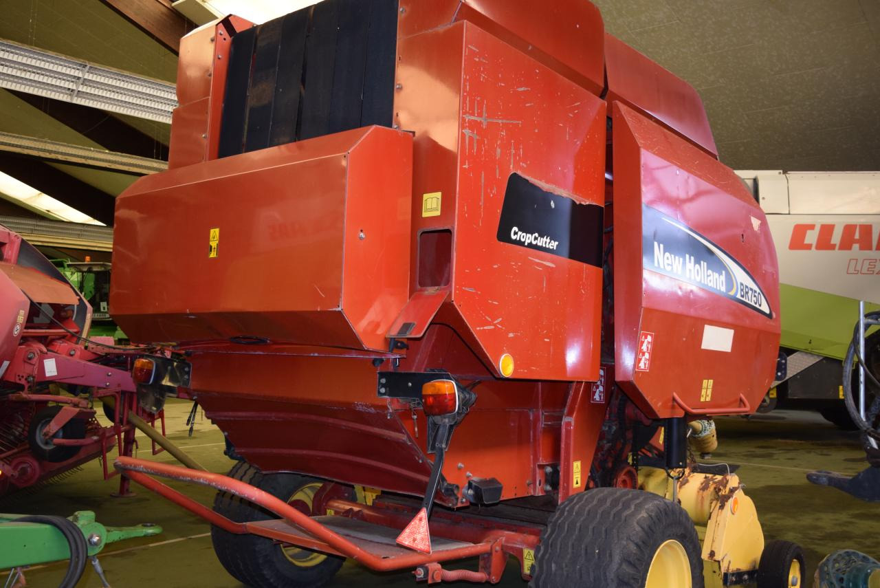 New Holland BR 750 CropCutter - Heinapress, ümmargune: pilt 3 New Holland BR 750 CropCutter - Heinapress, ümmargune: pilt 3