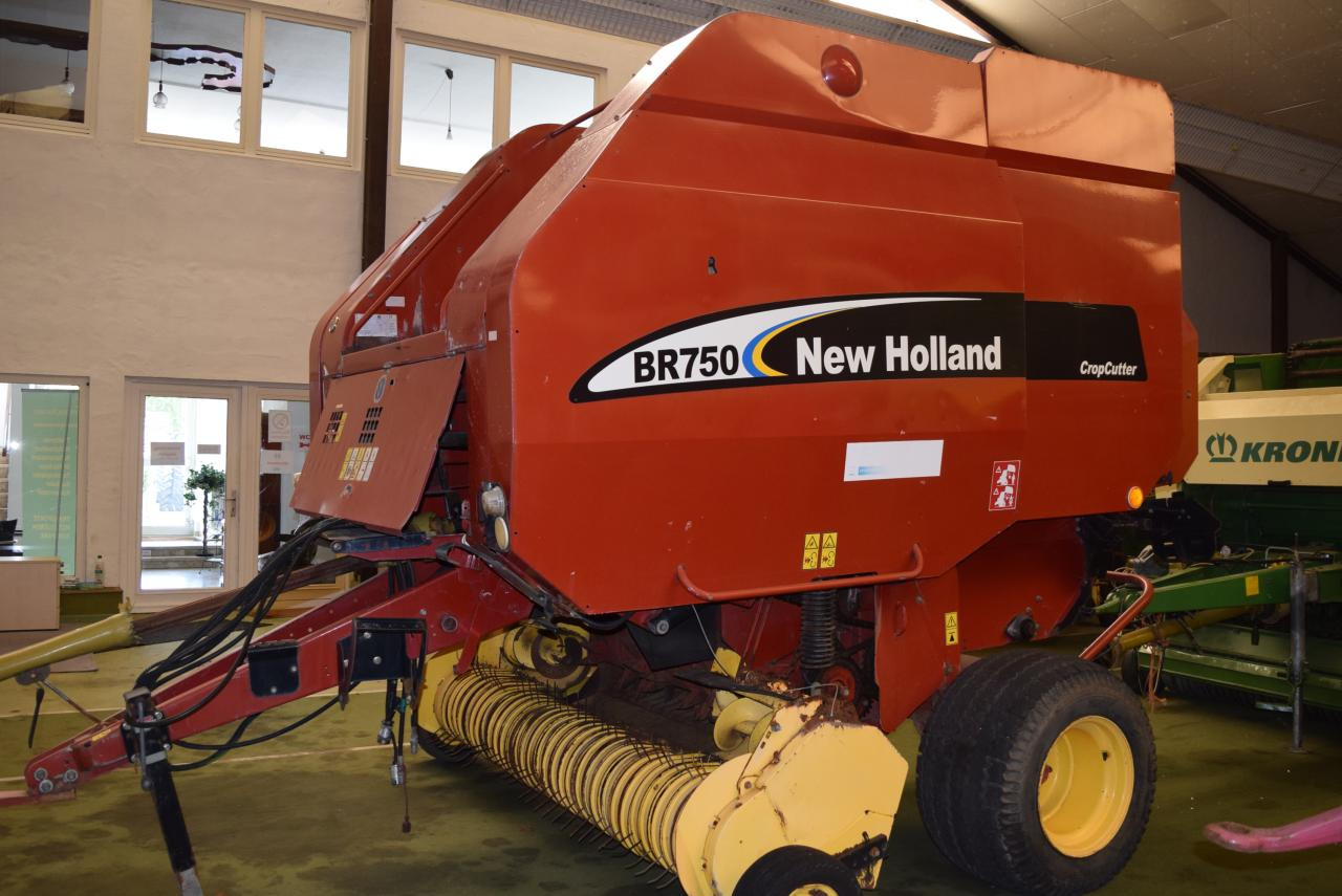 New Holland BR 750 CropCutter - Heinapress, ümmargune: pilt 2 New Holland BR 750 CropCutter - Heinapress, ümmargune: pilt 2