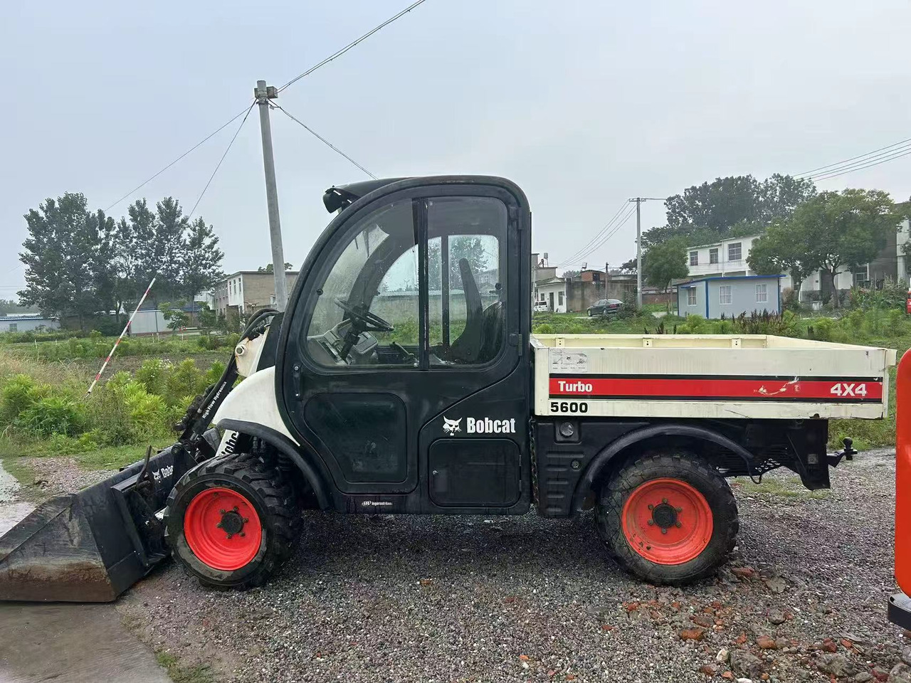 BOBCAT 5600 Toolcat - Kompaktlaadur: pilt 1 BOBCAT 5600 Toolcat - Kompaktlaadur: pilt 1
