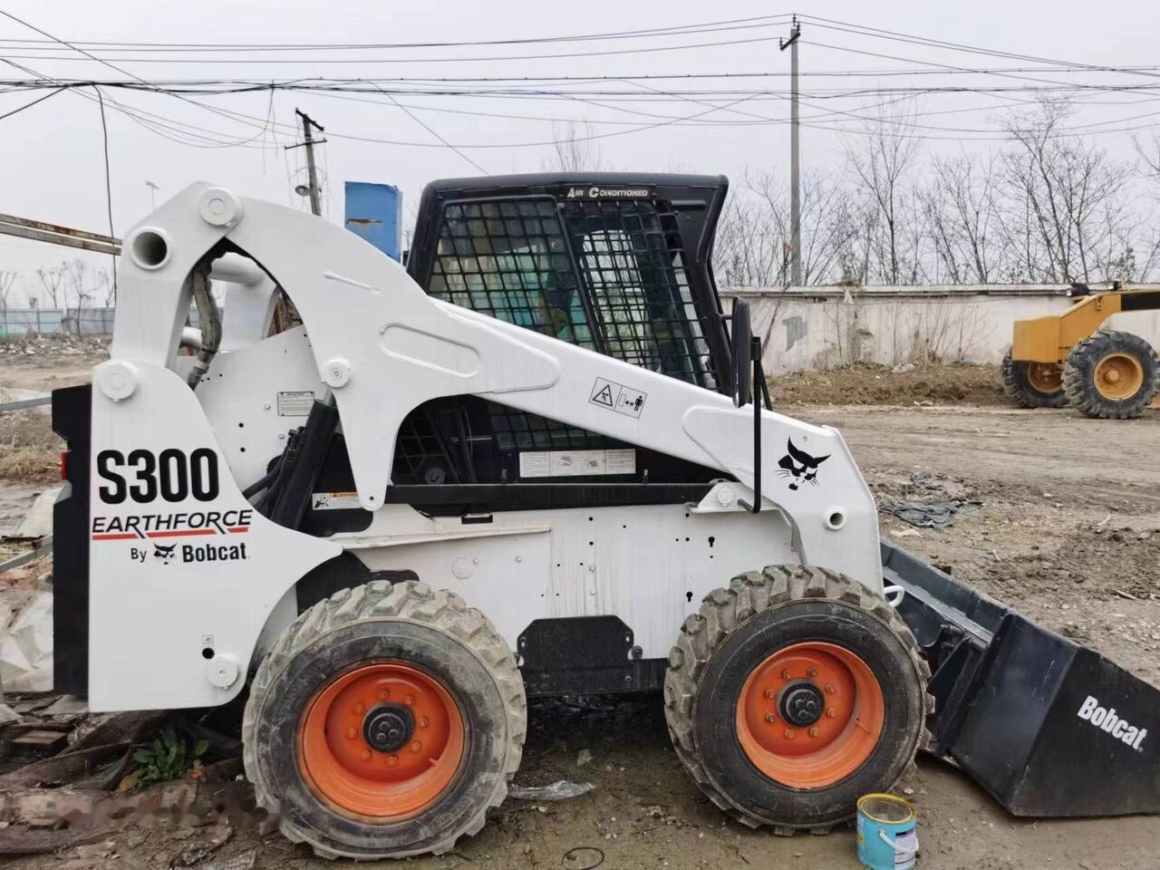 Bobcat S300 - Kompaktlaadur: pilt 1 Bobcat S300 - Kompaktlaadur: pilt 1