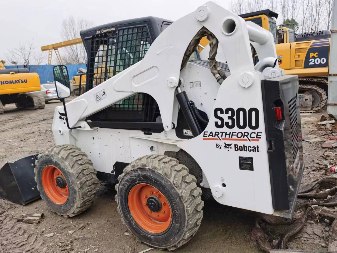 Bobcat S300 - Kompaktlaadur: pilt 4 Bobcat S300 - Kompaktlaadur: pilt 4