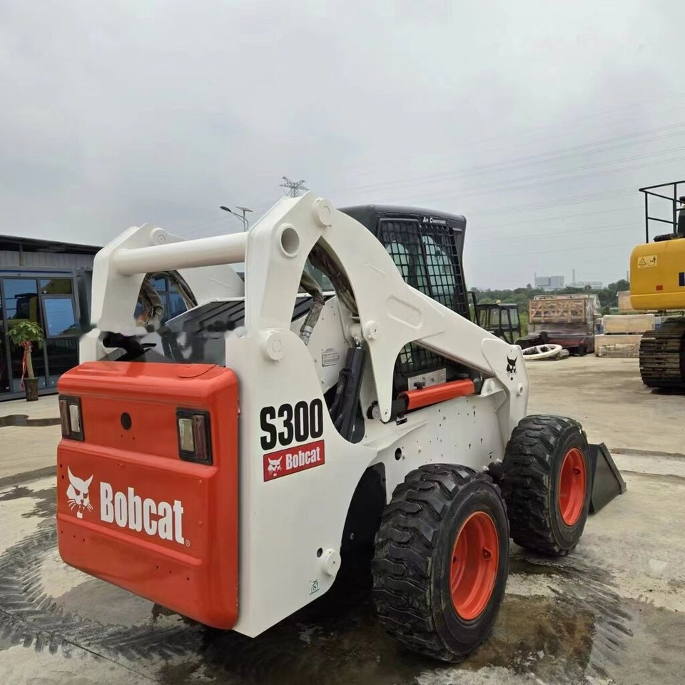 Bobcat S300 - Kompaktlaadur: pilt 3 Bobcat S300 - Kompaktlaadur: pilt 3