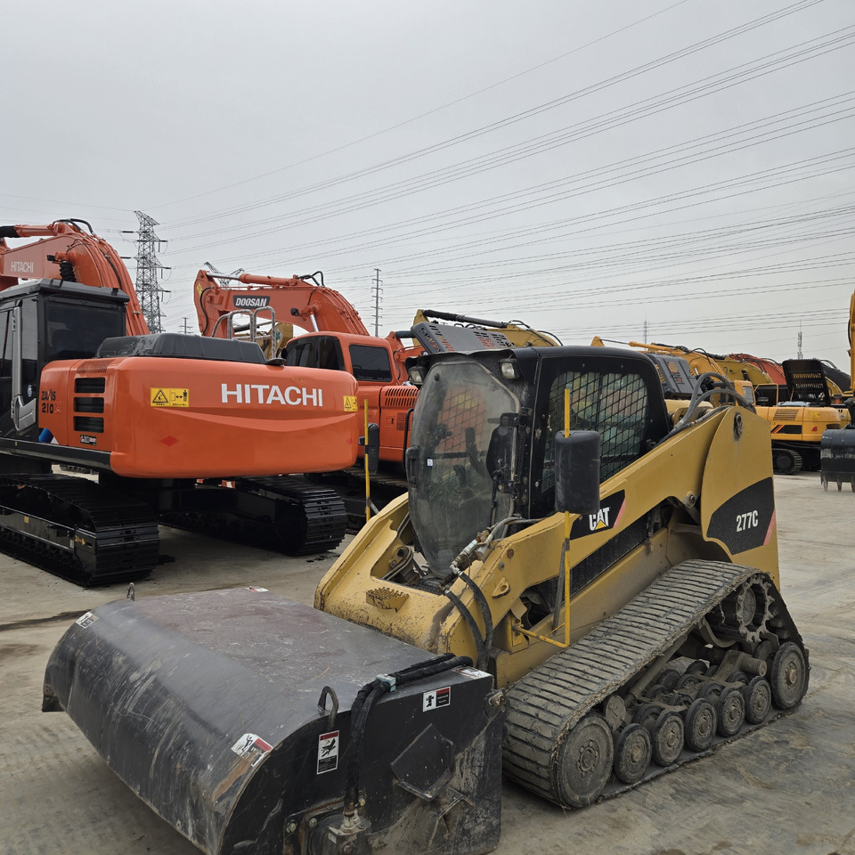 CATERPILLAR 277C - Kompaktlaadur: pilt 4 CATERPILLAR 277C - Kompaktlaadur: pilt 4
