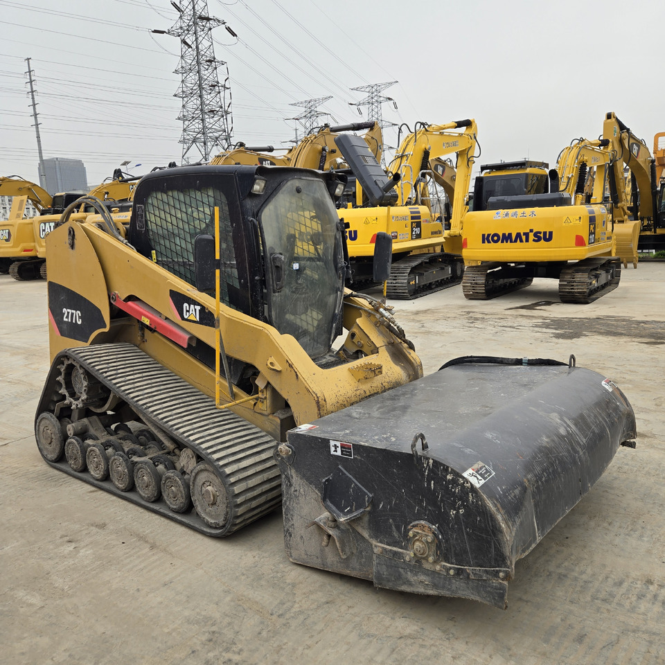 CATERPILLAR 277C - Kompaktlaadur: pilt 2 CATERPILLAR 277C - Kompaktlaadur: pilt 2