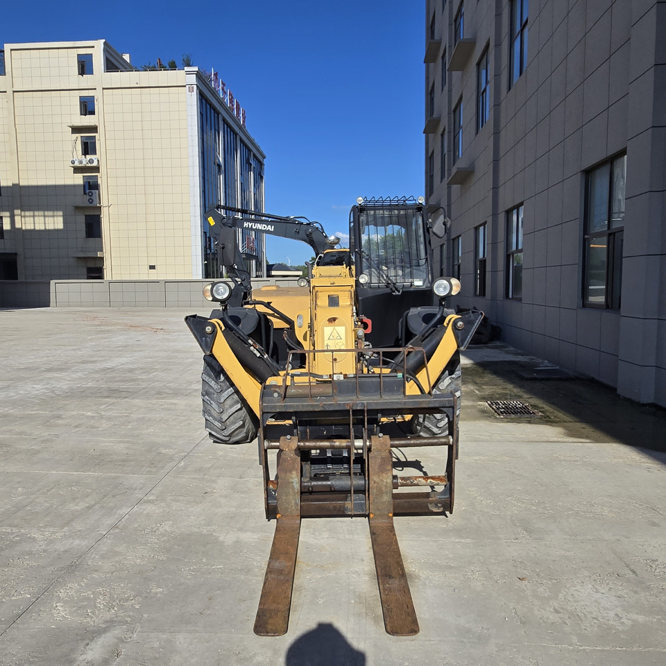 CATERPILLAR TH414 - Teleskooppoom: pilt 4 CATERPILLAR TH414 - Teleskooppoom: pilt 4