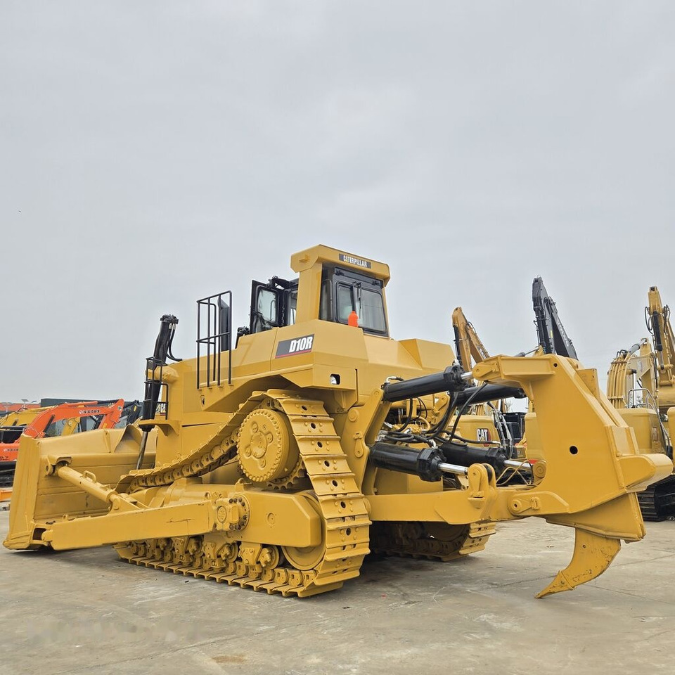 Caterpillar D10R - Buldooser: pilt 1 Caterpillar D10R - Buldooser: pilt 1