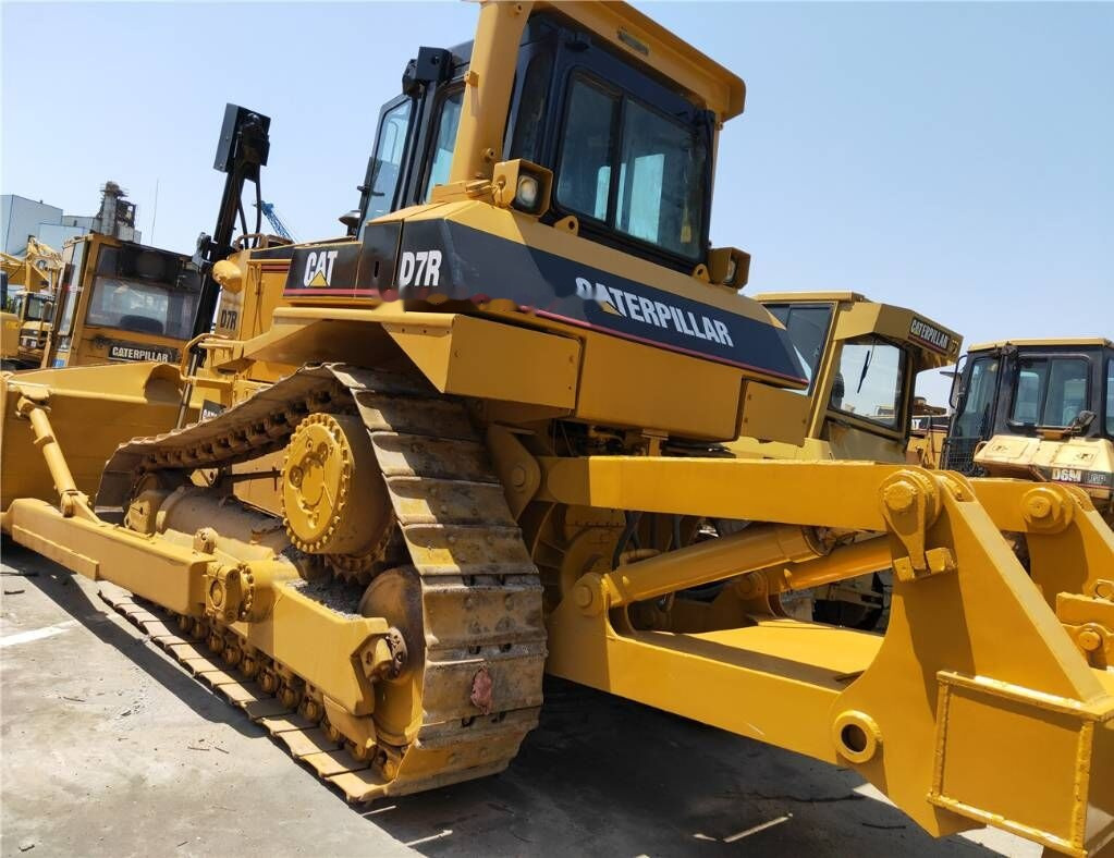 Caterpillar D7R - Buldooser: pilt 1 Caterpillar D7R - Buldooser: pilt 1