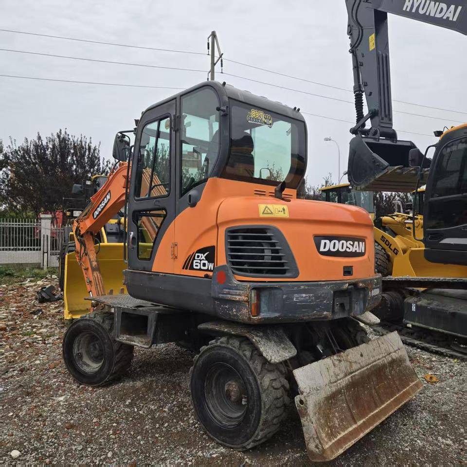 DOOSAN DX60W - Ratastel ekskavaator: pilt 5 DOOSAN DX60W - Ratastel ekskavaator: pilt 5