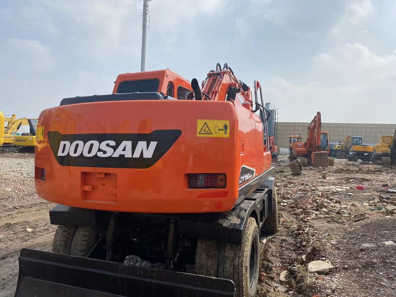 Doosan DX150W - Ratastel ekskavaator: pilt 3 Doosan DX150W - Ratastel ekskavaator: pilt 3