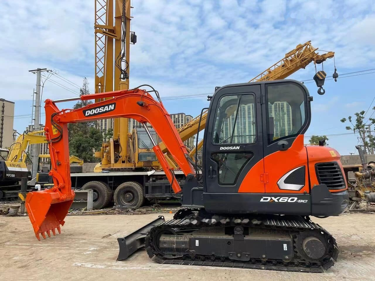 Doosan DX60 - Miniekskavaator: pilt 1 Doosan DX60 - Miniekskavaator: pilt 1