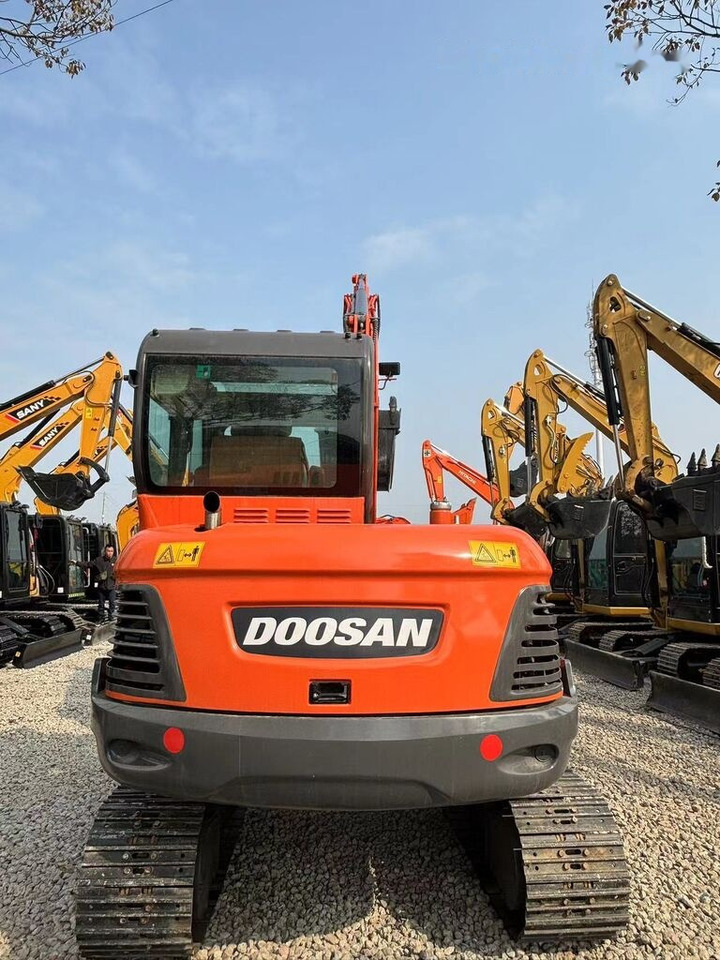 Doosan DX60 - Miniekskavaator: pilt 2 Doosan DX60 - Miniekskavaator: pilt 2