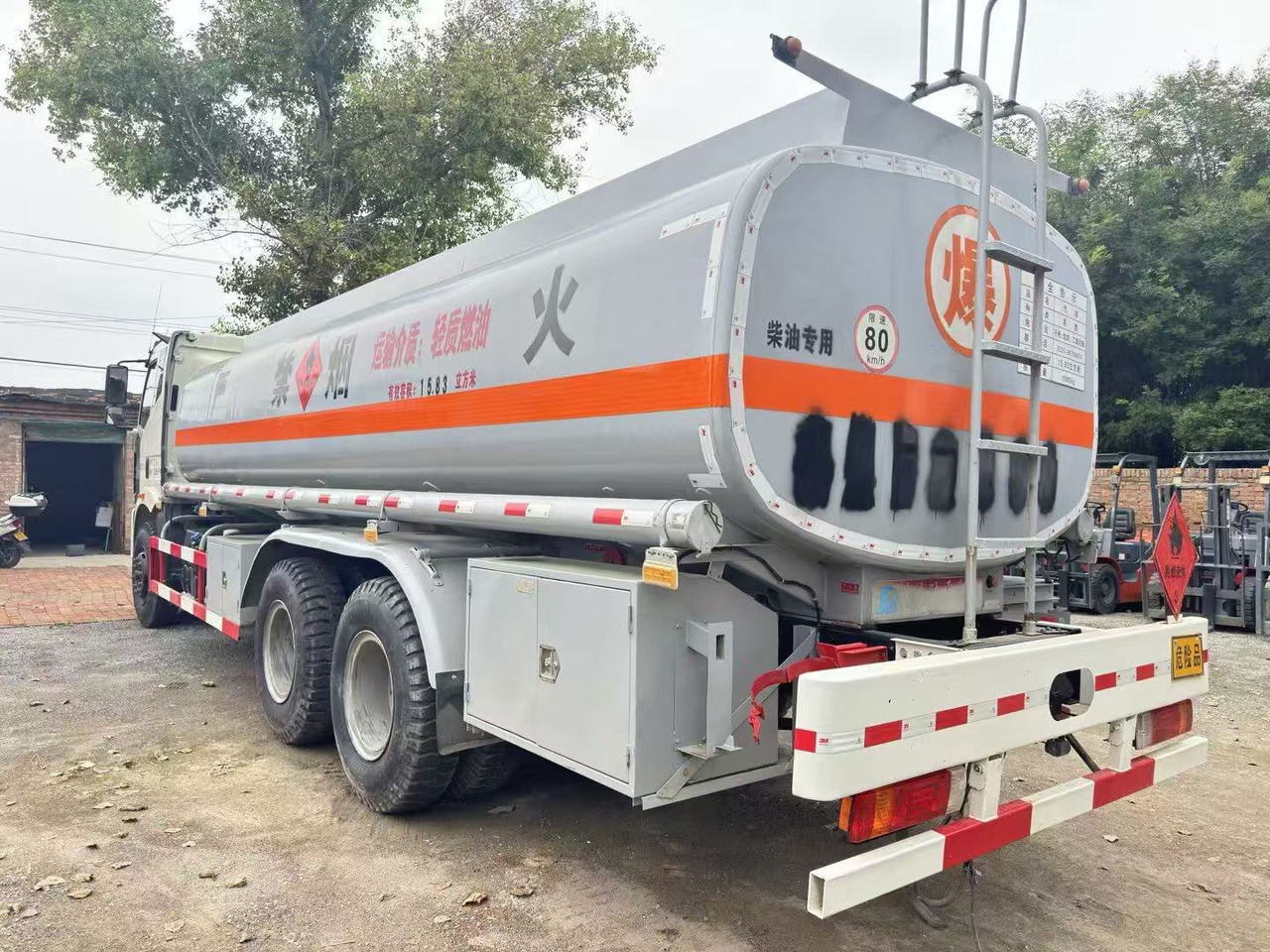 FAW tanker truck - Tsisternauto: pilt 2 FAW tanker truck - Tsisternauto: pilt 2