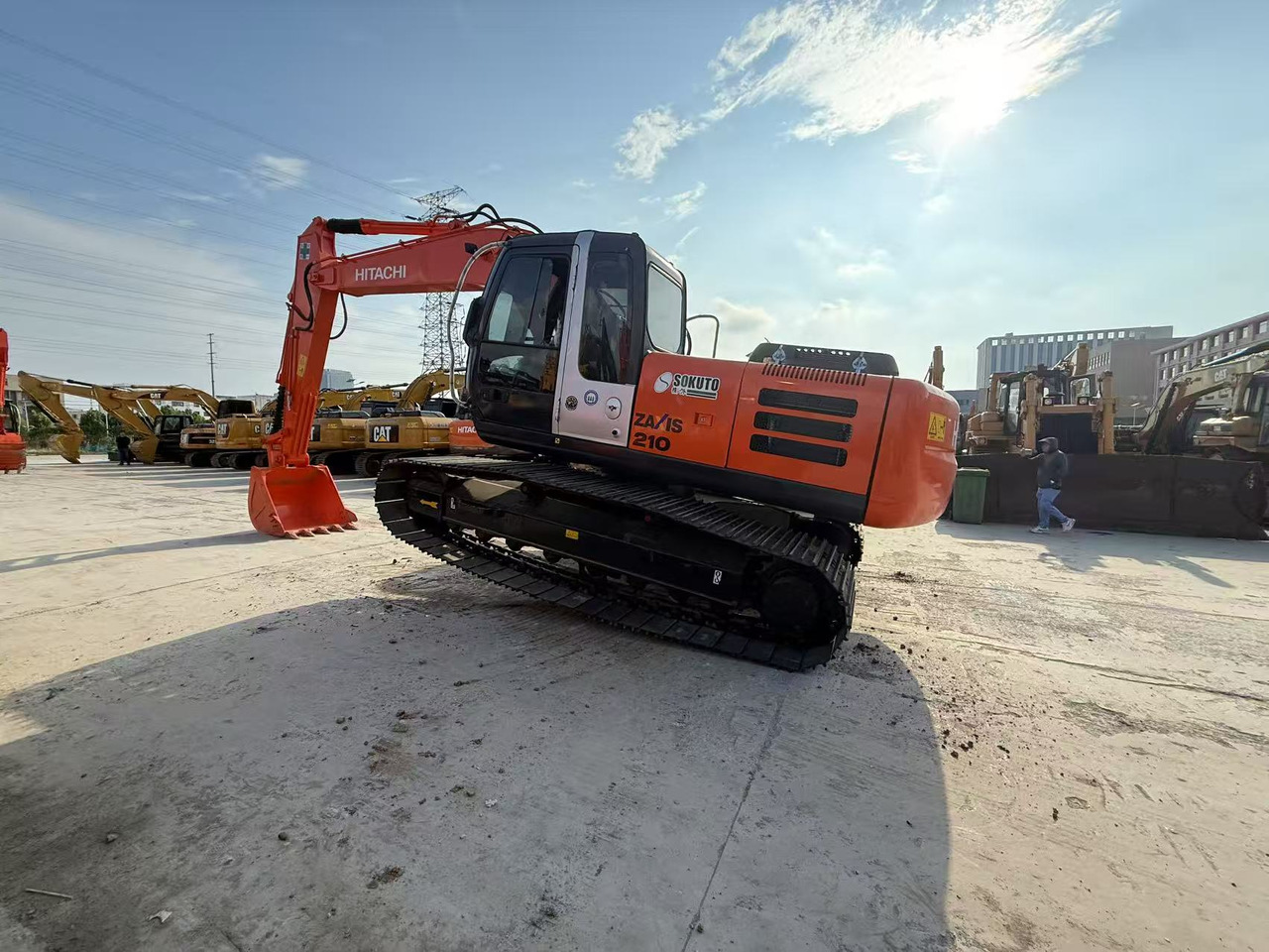 HITACHI ZX210 - Lintekskavaator: pilt 3 HITACHI ZX210 - Lintekskavaator: pilt 3