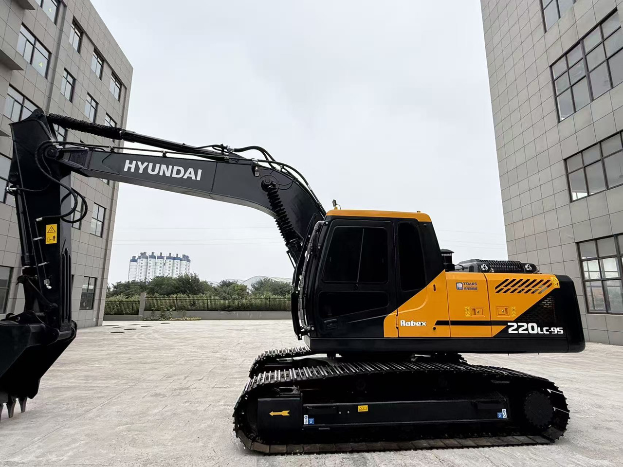 HYUNDAI R220LC-9S - Lintekskavaator: pilt 1 HYUNDAI R220LC-9S - Lintekskavaator: pilt 1