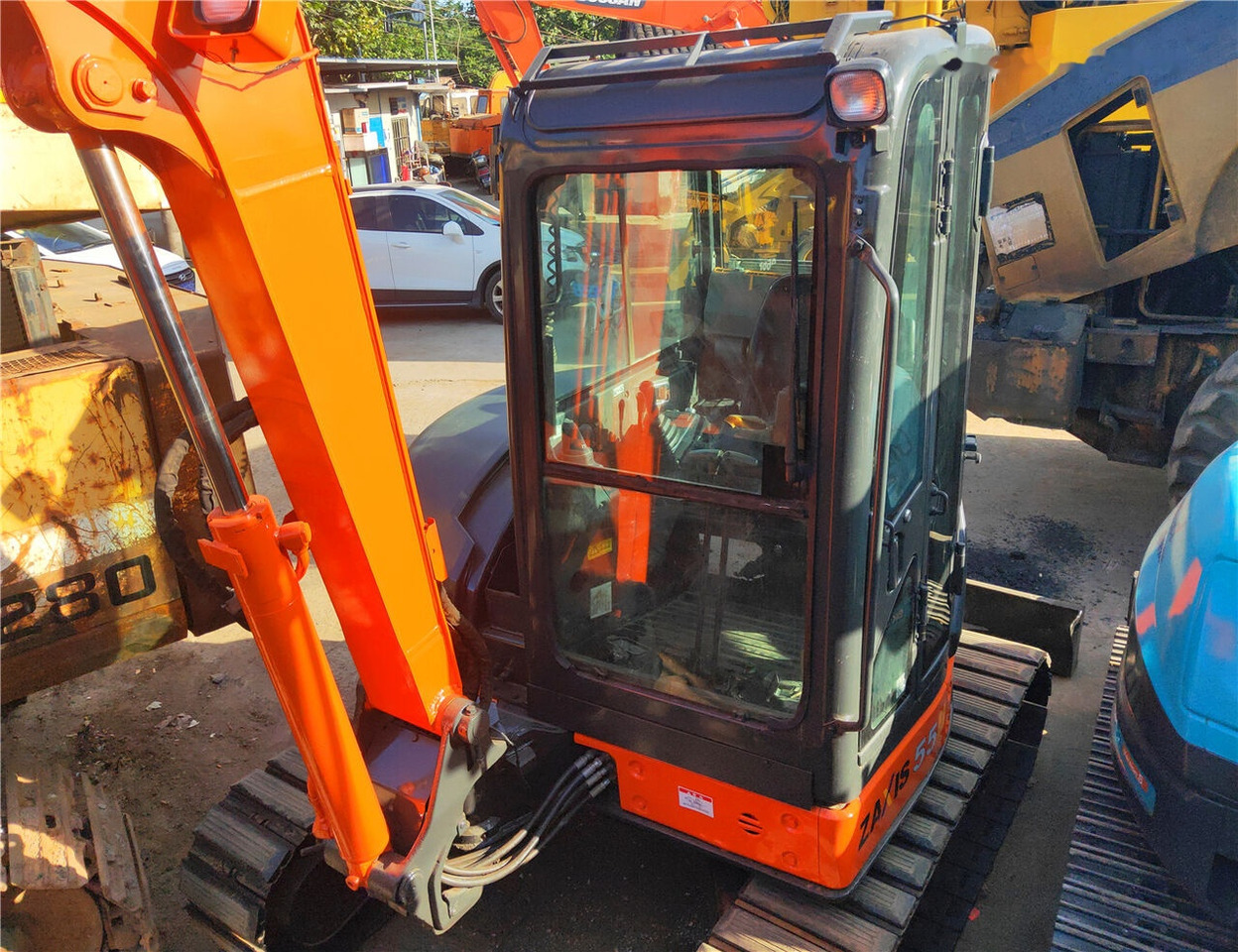 Hitachi ZX55UR - Miniekskavaator: pilt 3 Hitachi ZX55UR - Miniekskavaator: pilt 3
