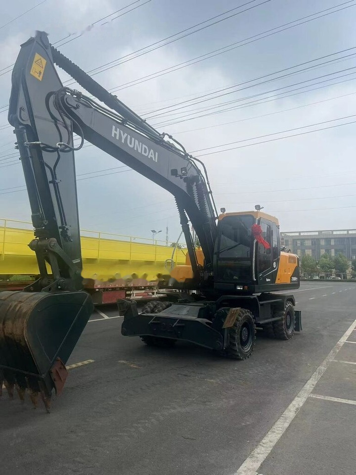 Hyundai 210W-9 - Ratastel ekskavaator: pilt 2 Hyundai 210W-9 - Ratastel ekskavaator: pilt 2