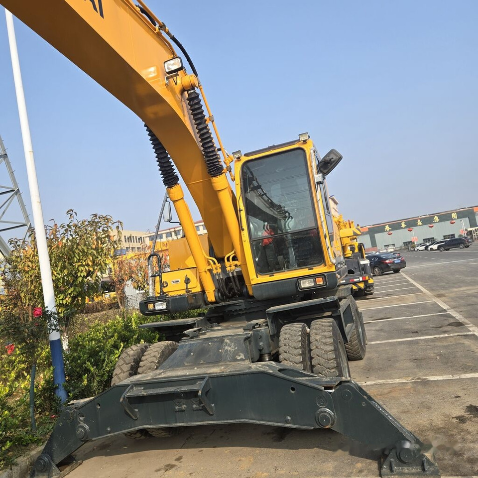 Hyundai R210W-9 - Ratastel ekskavaator: pilt 4 Hyundai R210W-9 - Ratastel ekskavaator: pilt 4