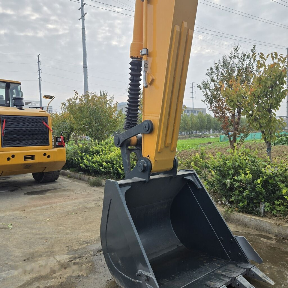 Ratastel ekskavaator Hyundai R210W-9: pilt 10