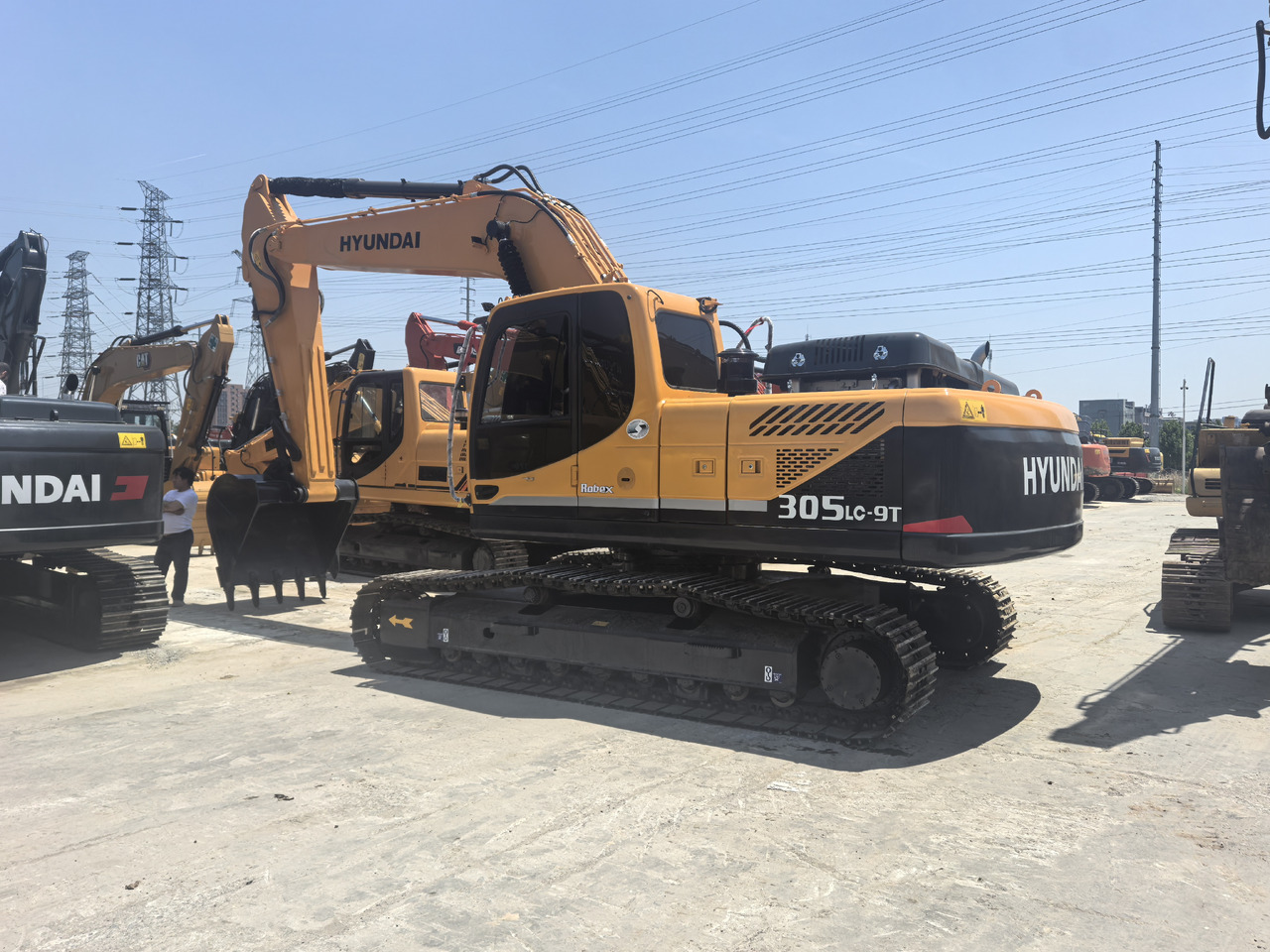Hyundai R305LC-9T - Lintekskavaator: pilt 1 Hyundai R305LC-9T - Lintekskavaator: pilt 1