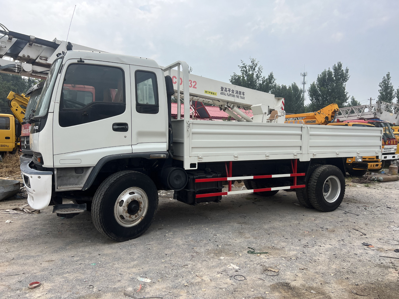 ISUZU Cargo truck - Kallurauto: pilt 4 ISUZU Cargo truck - Kallurauto: pilt 4