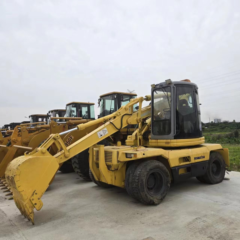 KOMATSU PC128US - Ratastel ekskavaator: pilt 1 KOMATSU PC128US - Ratastel ekskavaator: pilt 1