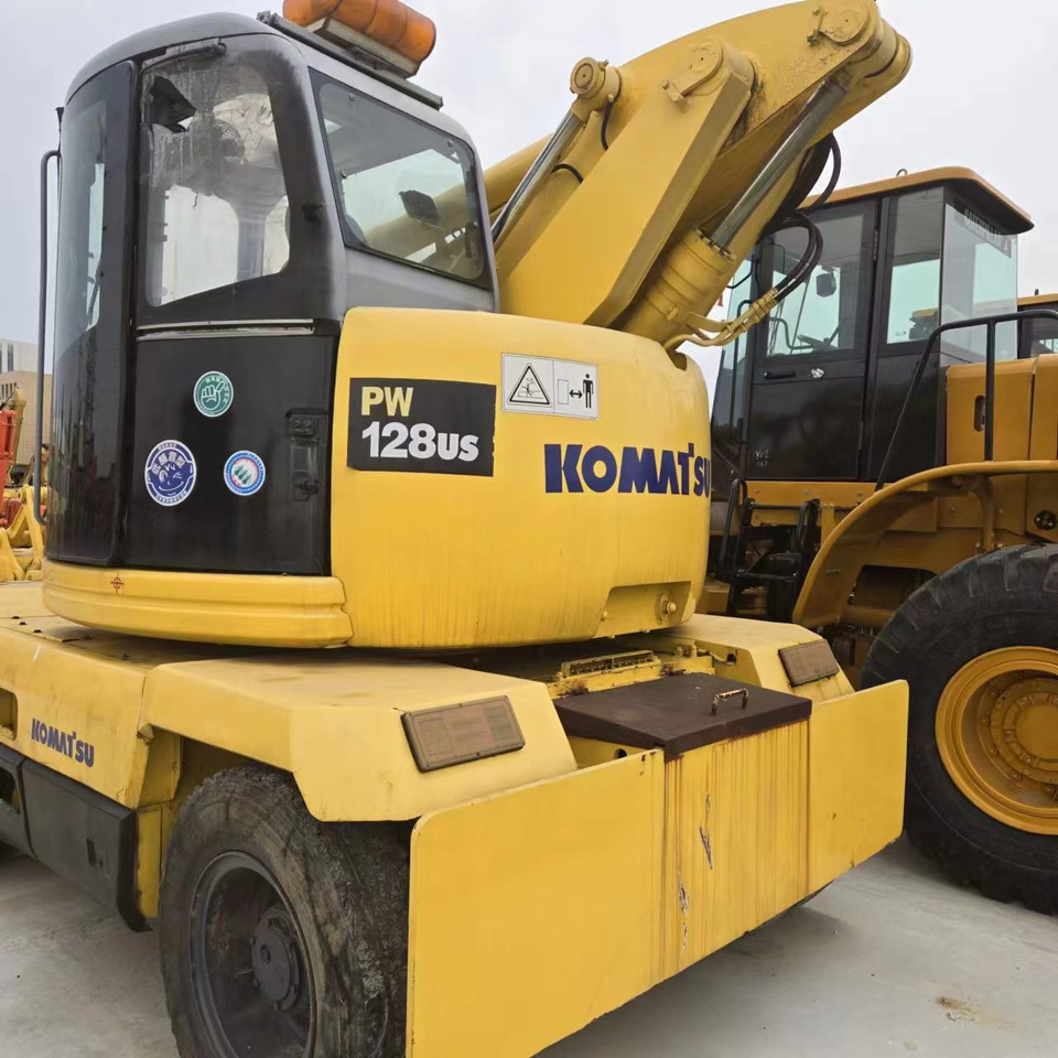 KOMATSU PC128US - Ratastel ekskavaator: pilt 4 KOMATSU PC128US - Ratastel ekskavaator: pilt 4