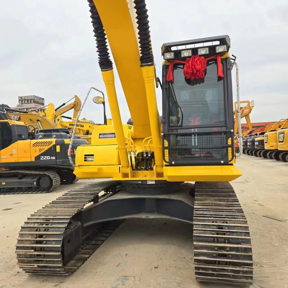 Lintekskavaator Komatsu PC200-8: pilt 9