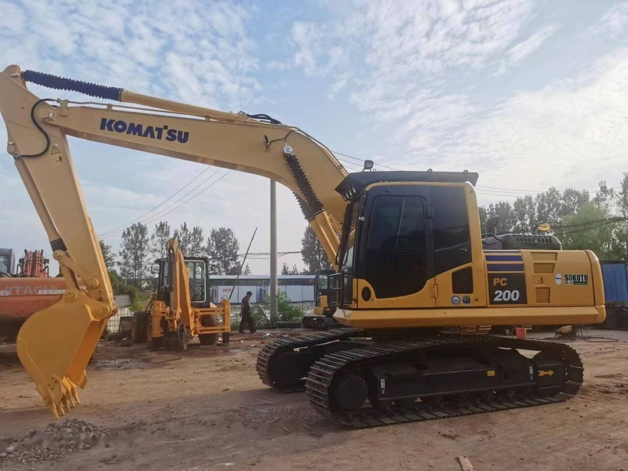 Komatsu PC200-8 - Lintekskavaator: pilt 4 Komatsu PC200-8 - Lintekskavaator: pilt 4
