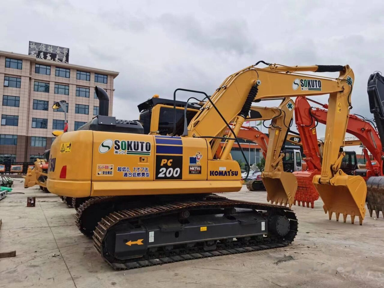 Komatsu PC200-8 - Lintekskavaator: pilt 1 Komatsu PC200-8 - Lintekskavaator: pilt 1