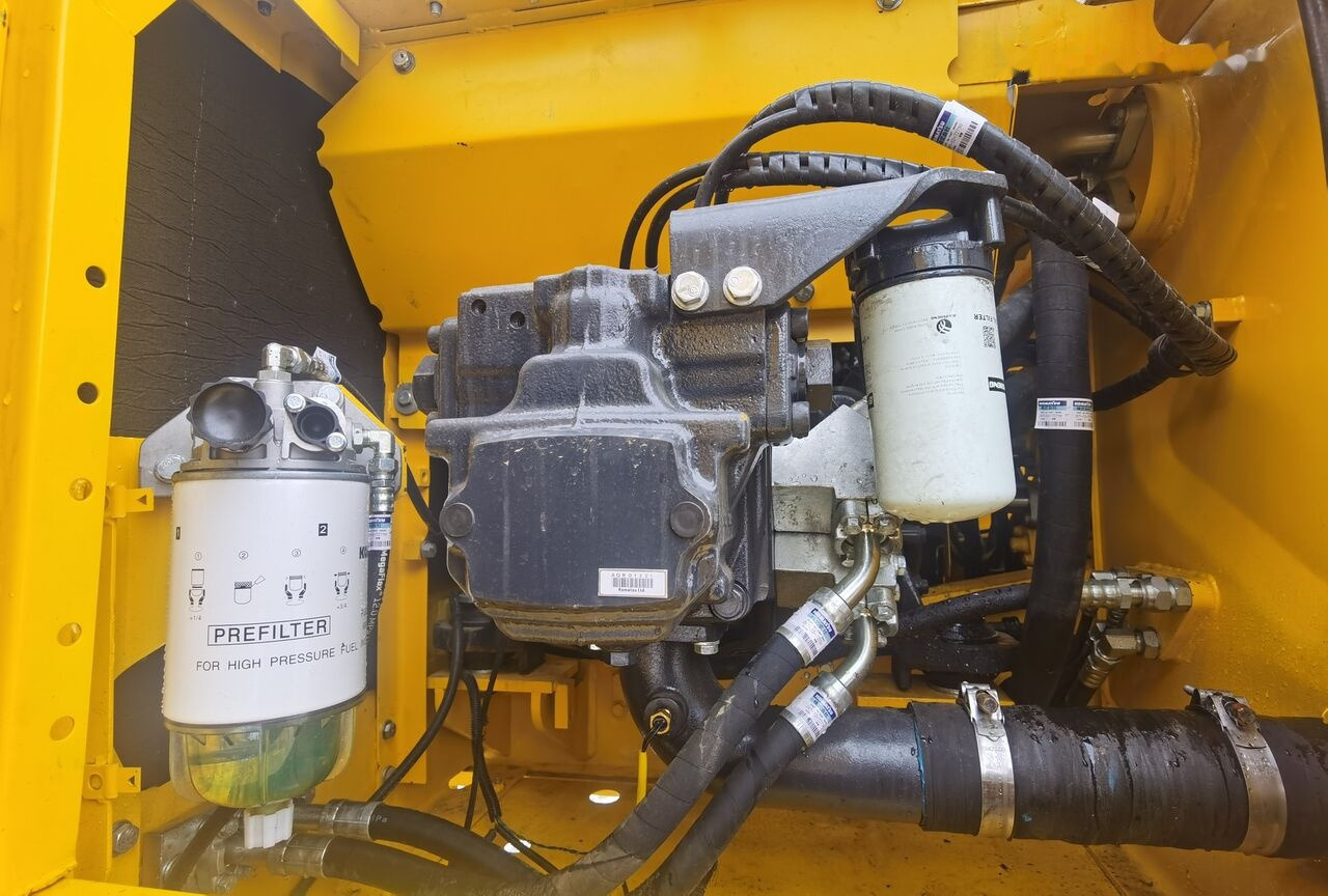 Lintekskavaator Komatsu PC200-8: pilt 12