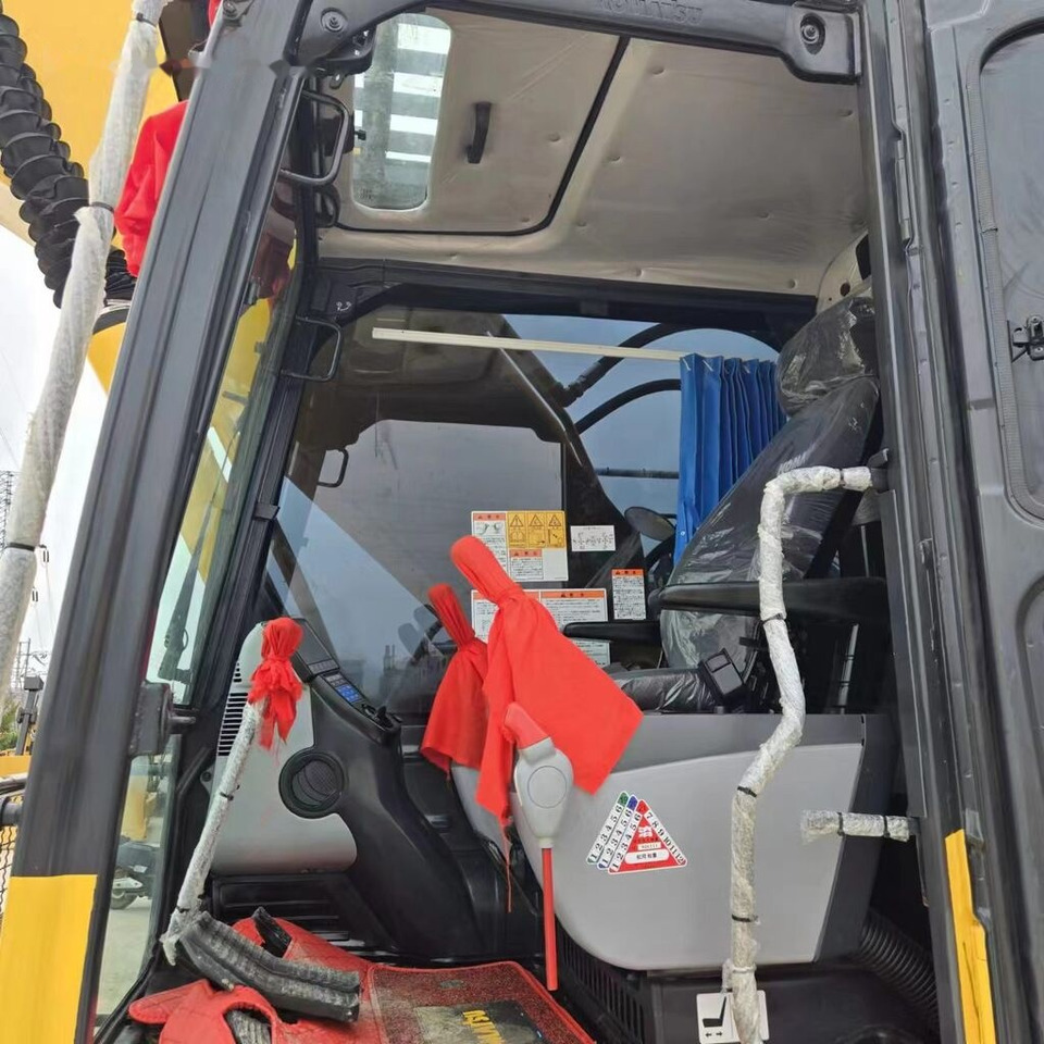 Lintekskavaator Komatsu PC200-8: pilt 12