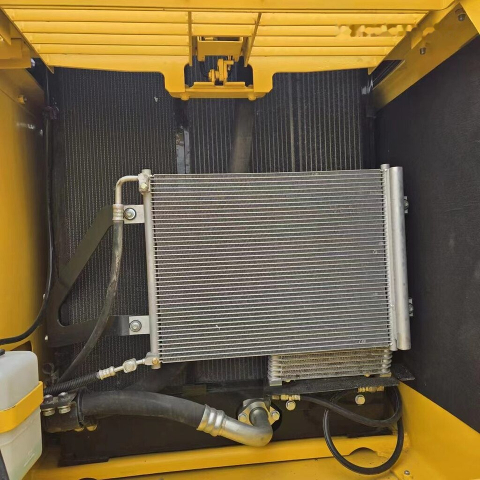 Lintekskavaator Komatsu PC200-8: pilt 10