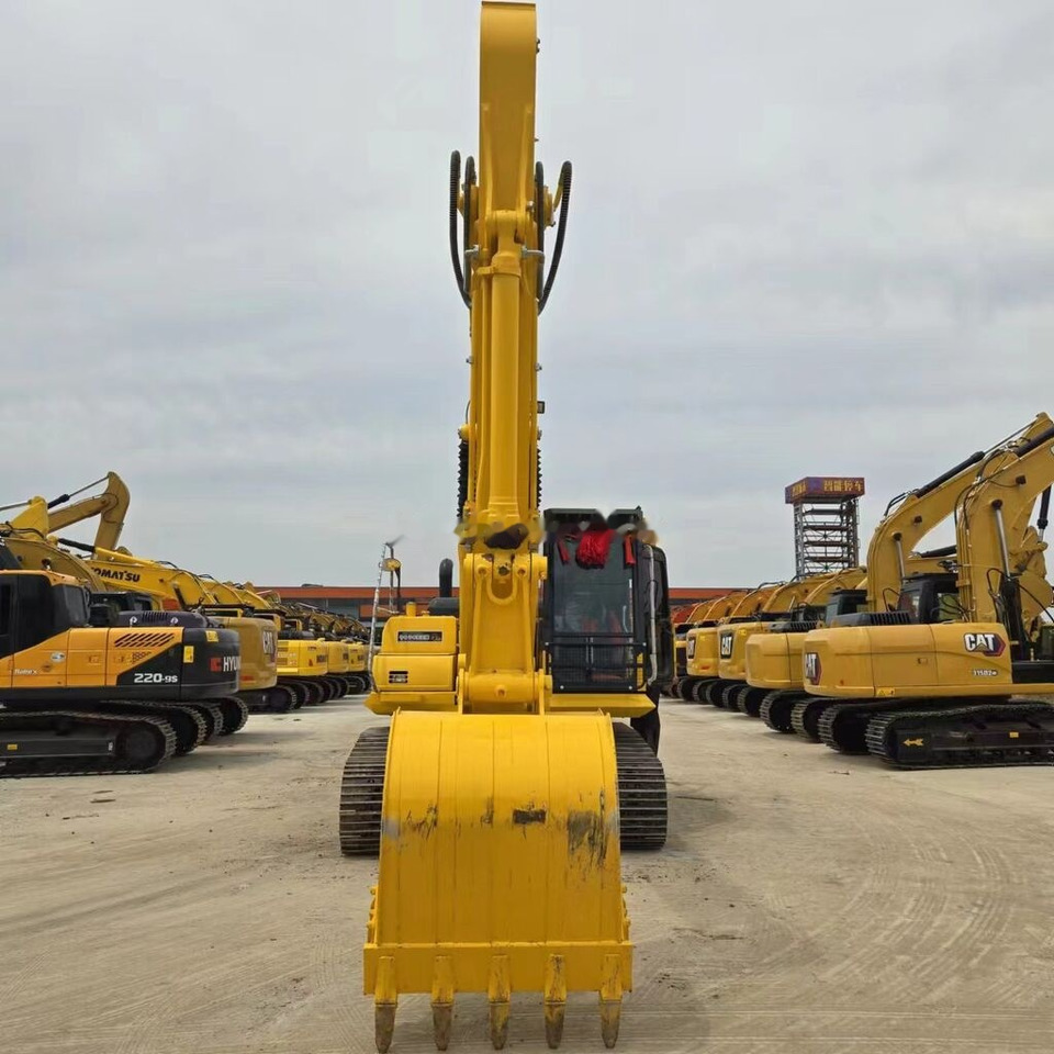Lintekskavaator Komatsu PC200-8: pilt 6