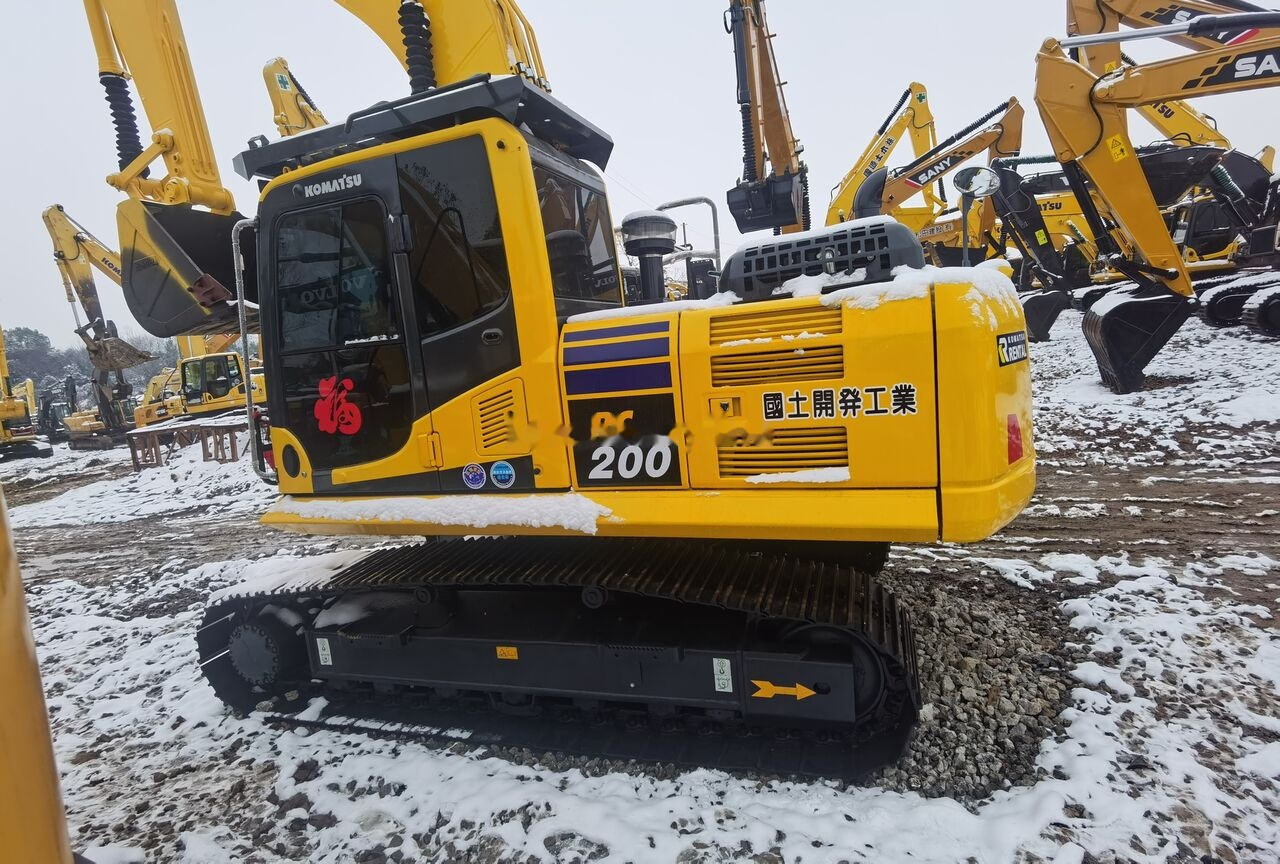 Lintekskavaator Komatsu PC200-8: pilt 8