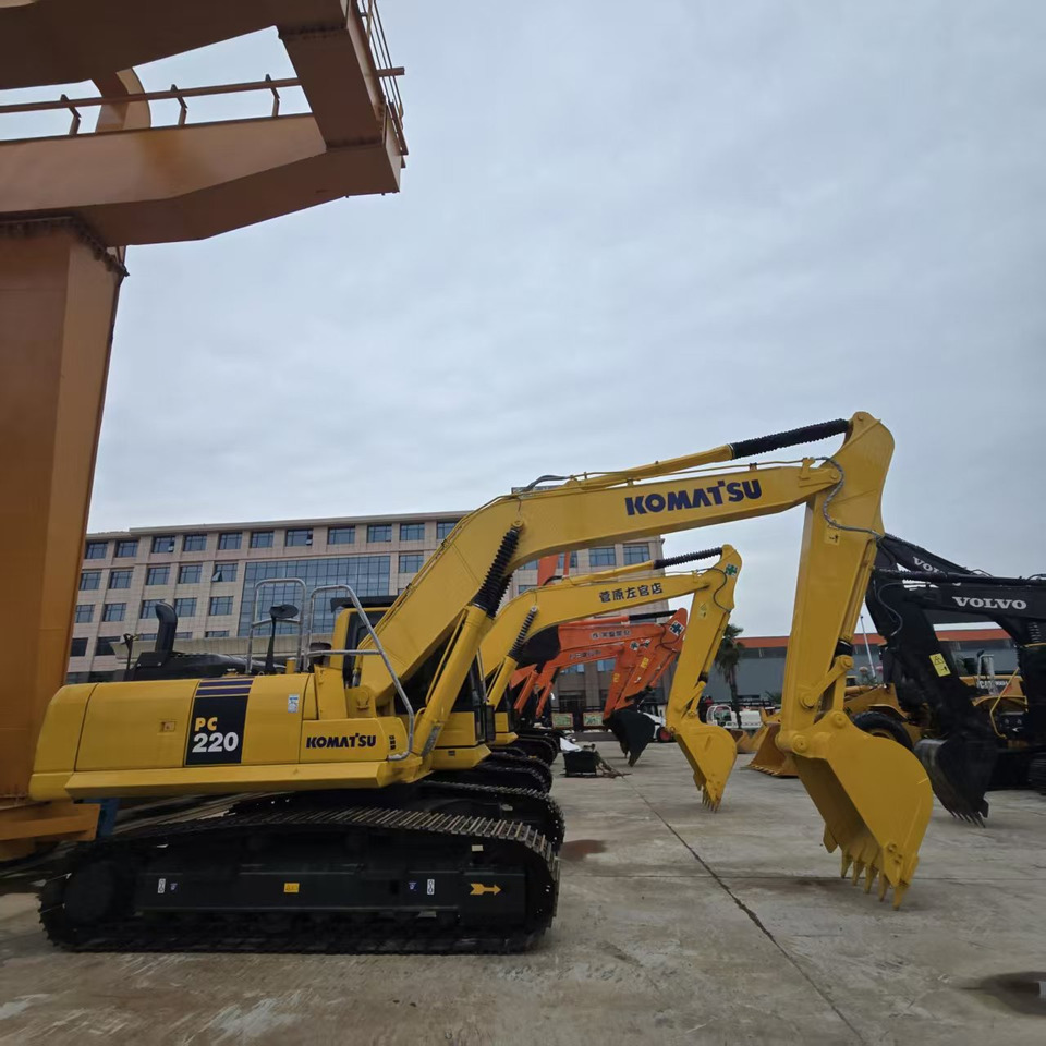 Komatsu PC220-8 - Lintekskavaator: pilt 3 Komatsu PC220-8 - Lintekskavaator: pilt 3