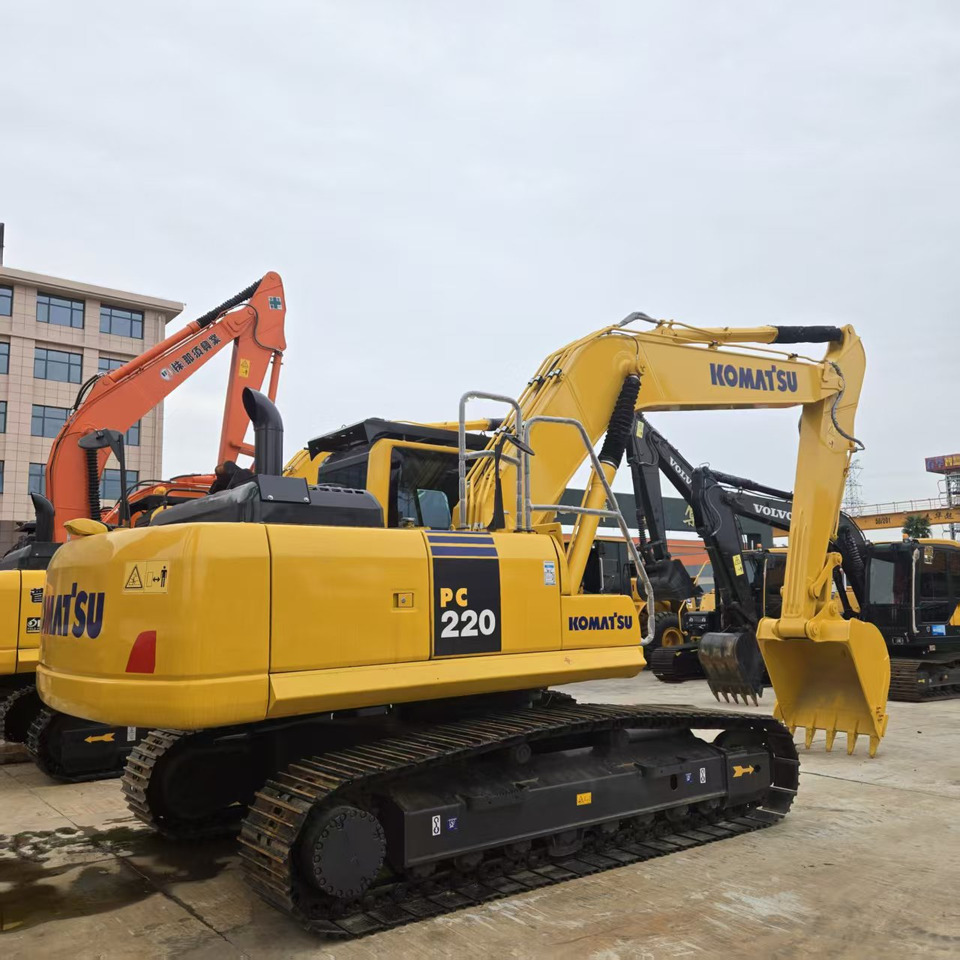 Komatsu PC220-8 - Lintekskavaator: pilt 2 Komatsu PC220-8 - Lintekskavaator: pilt 2