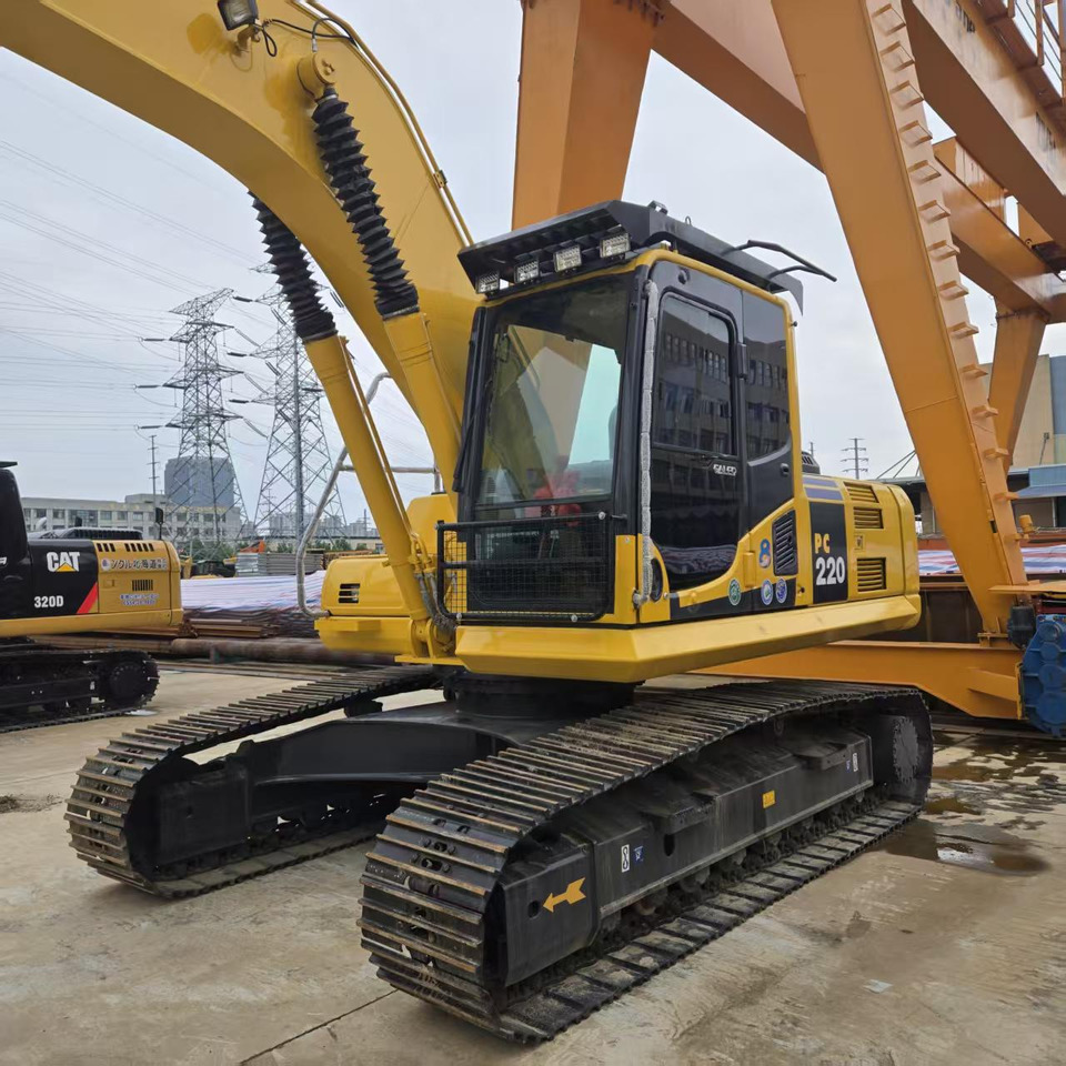 Komatsu PC220-8 - Lintekskavaator: pilt 4 Komatsu PC220-8 - Lintekskavaator: pilt 4