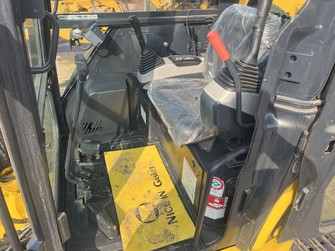 Komatsu PC30MR - Miniekskavaator: pilt 5 Komatsu PC30MR - Miniekskavaator: pilt 5